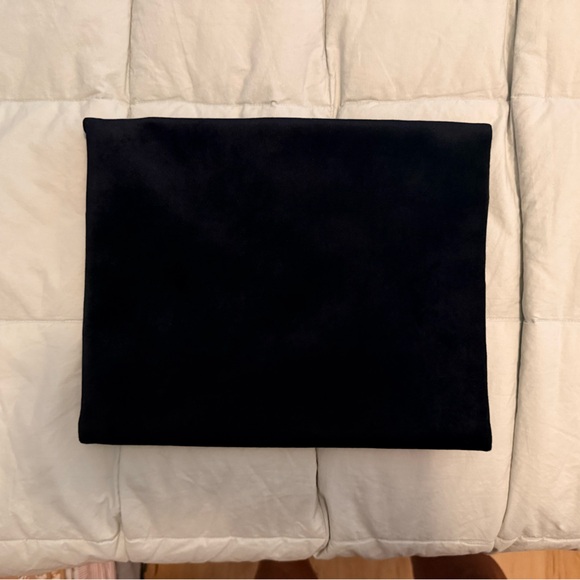 Gucci Beauty Black Velvet Makeup Pouch - Picture 4 of 5